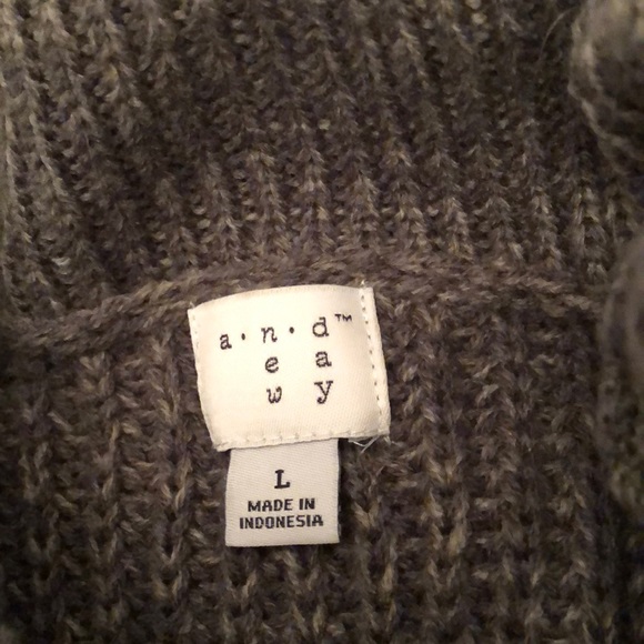 Mid length dark green turtle neck sweater - Picture 3 of 5